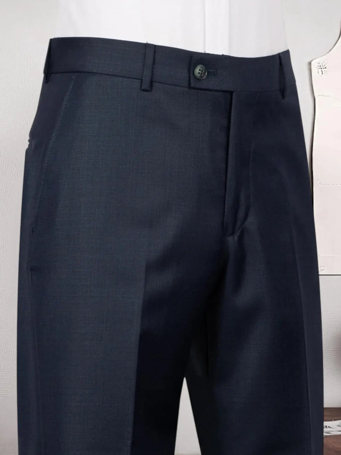 Men’s Navy Double-Breasted Peak Lapel Formal Suit