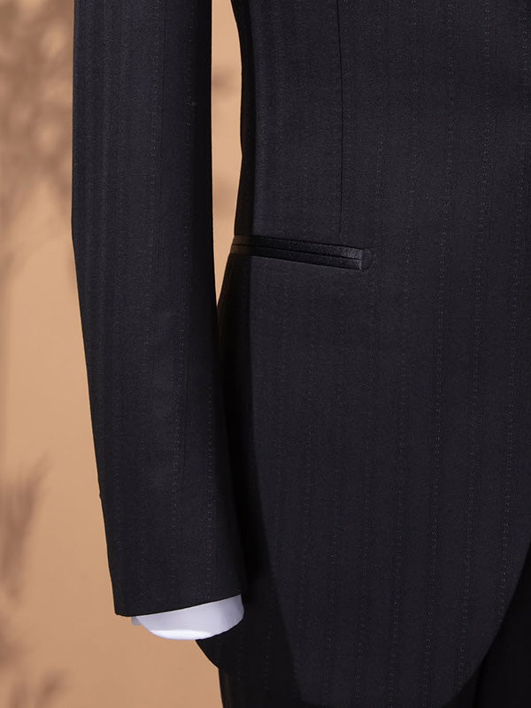 Black 2-piece Single breasted Peak Lapel suit