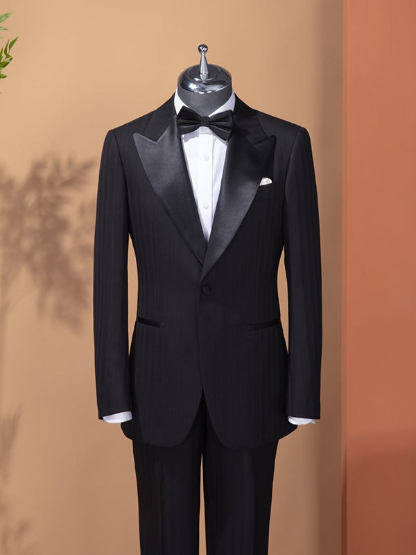 Black 2-piece Single breasted Peak Lapel suit