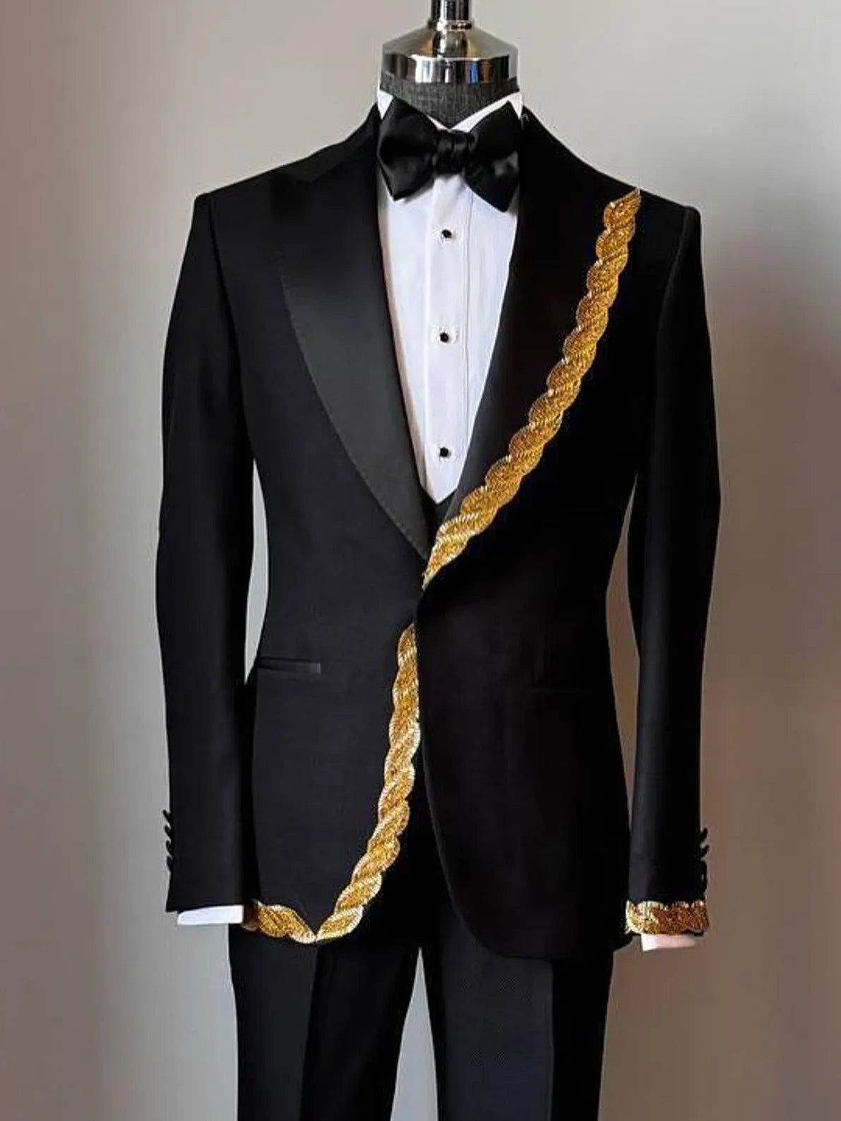 Black Elegant Tuxedo with Gold Braided Detail – Designer Formal Suit for Prom & Gala