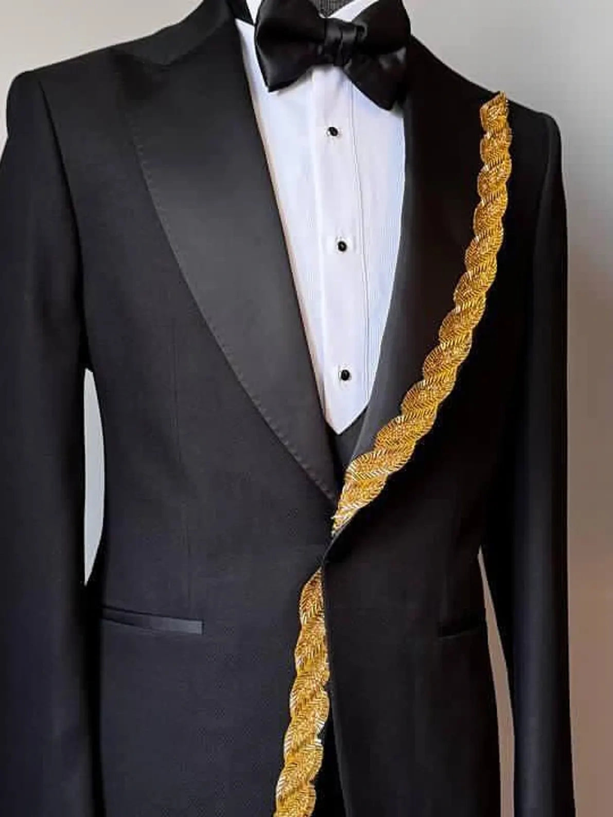Black Elegant Tuxedo with Gold Braided Detail – Designer Formal Suit for Prom & Gala